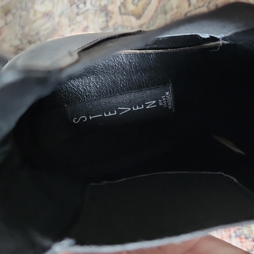STUNNING Steve Madden black leather slip on bootie! - Picture 5 of 8